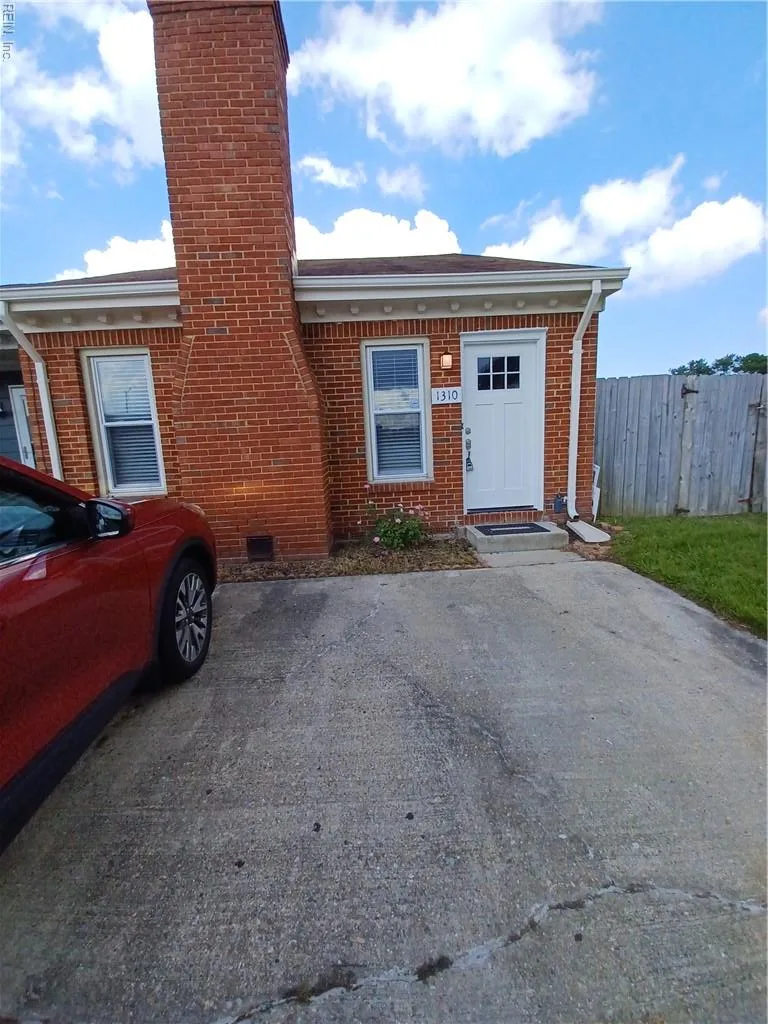 1310 Pershing Ct, Virginia Beach — photo