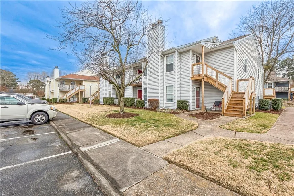 4175 Thalia Station Cir #204, Virginia Beach — photo