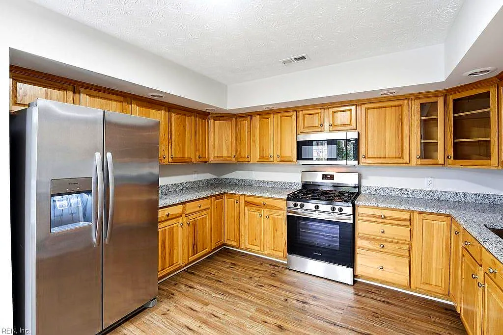 1704 Neptune Dr, Hampton — photo
