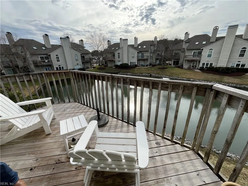 469 E Lake Cir, Chesapeake — photo