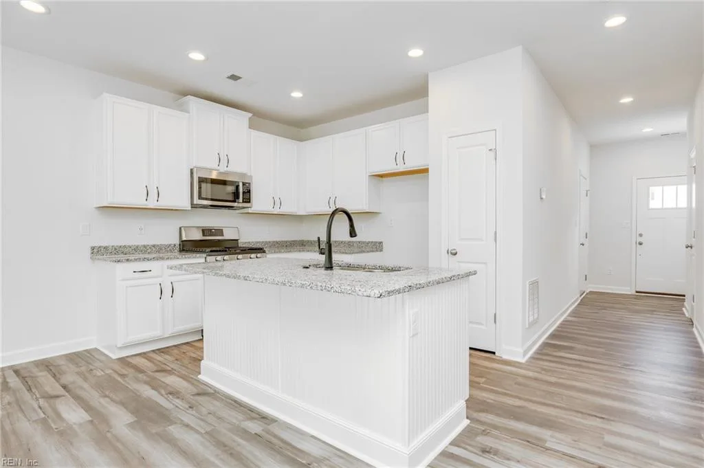1008 Serene Rd #101, Suffolk — photo
