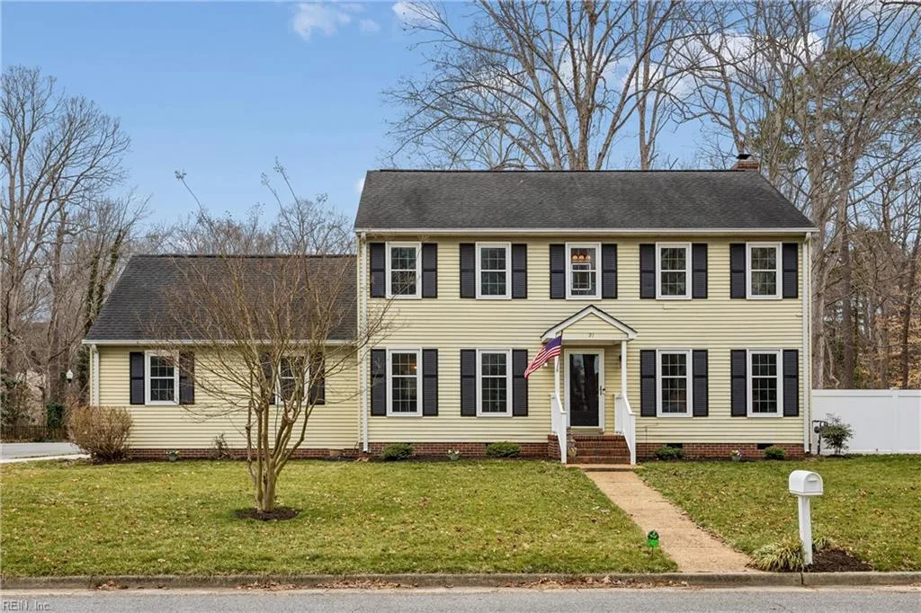 21 Cherbourg Dr, Newport News — photo