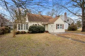 119 Wythe Pw, Hampton — photo