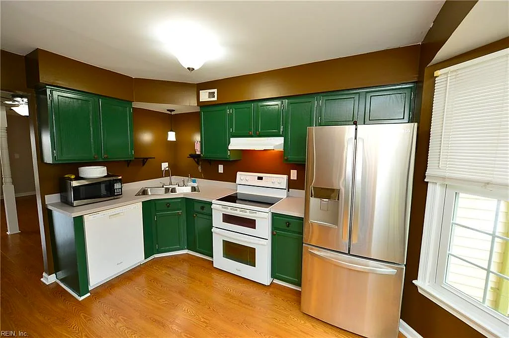 809 Christa Ct, Virginia Beach — photo