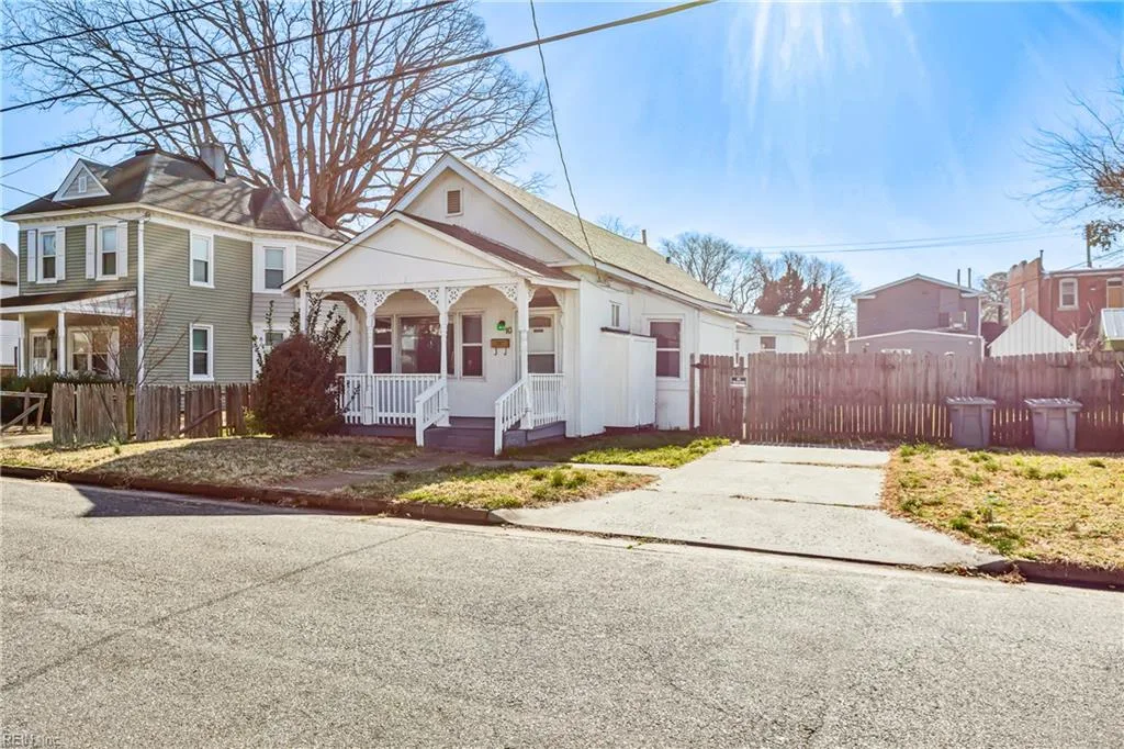 10 Booker St, Hampton — photo