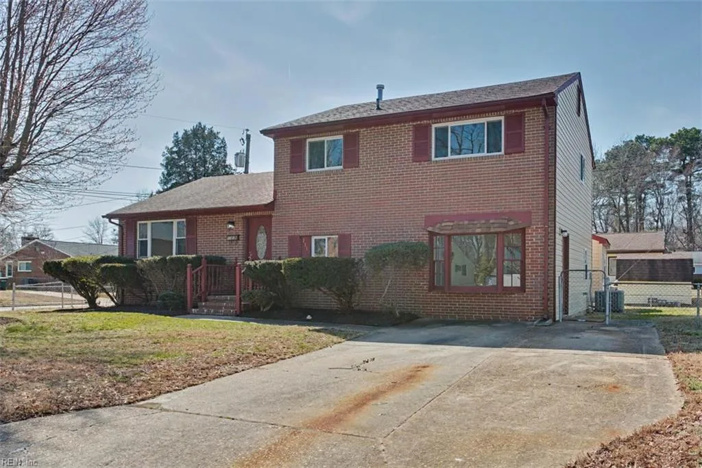 1119 Gatling DR, HAMPTON VA 23666