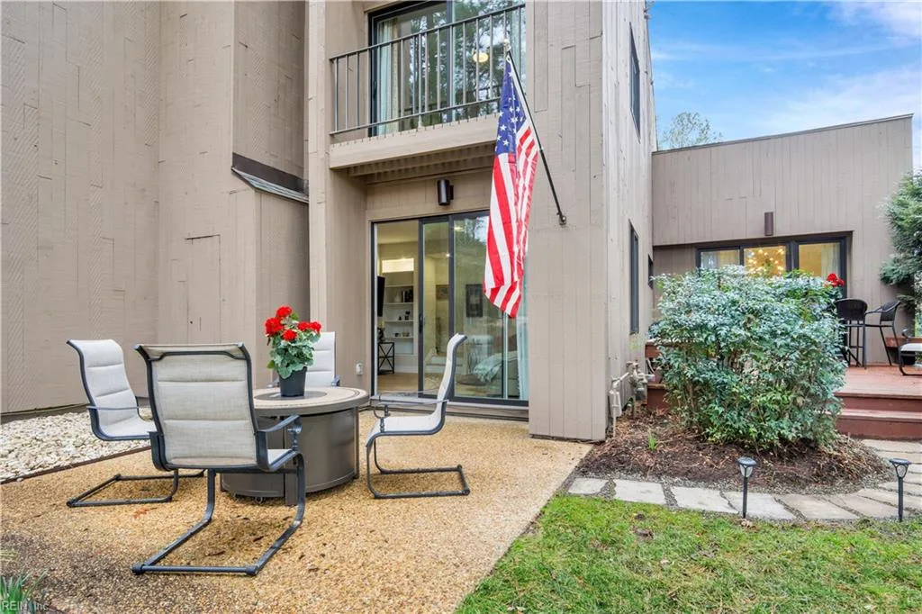 112 Harrops Gln, Williamsburg — photo