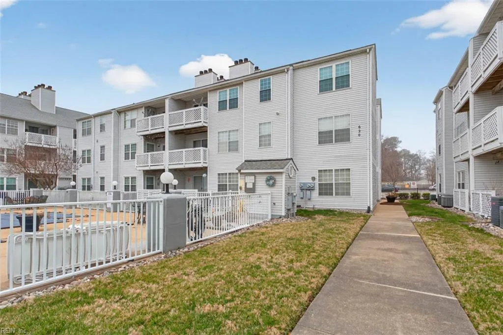 620 Shoreham Ct #201, Virginia Beach — photo