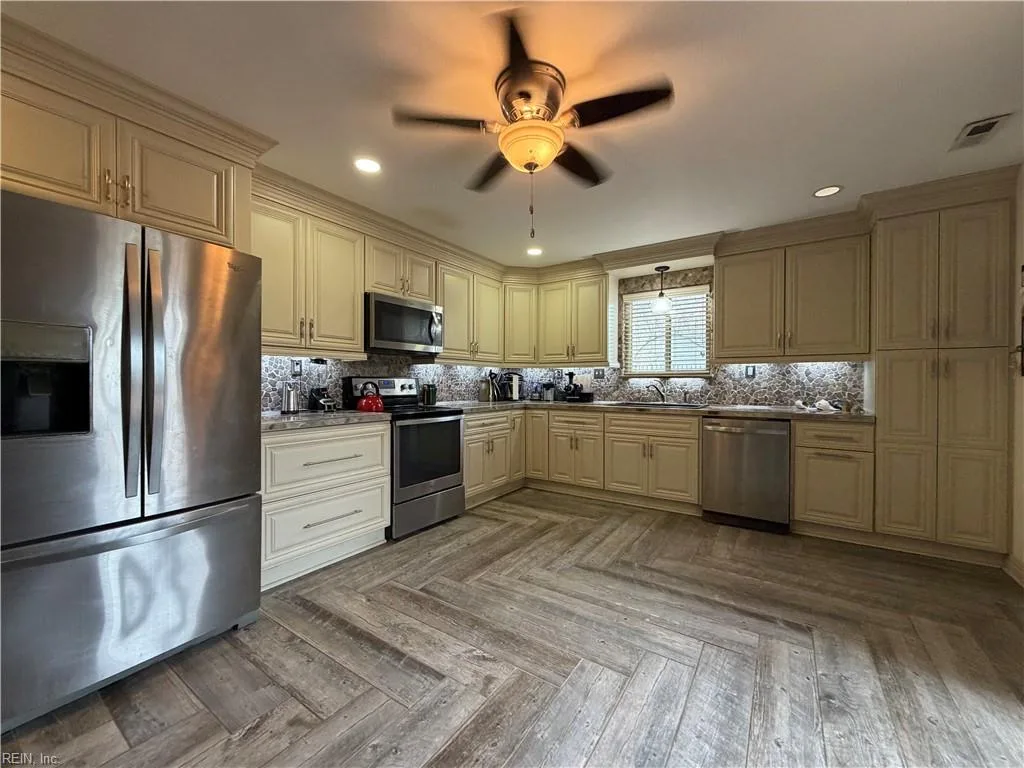 1042 Lands End Way, Virginia Beach — photo
