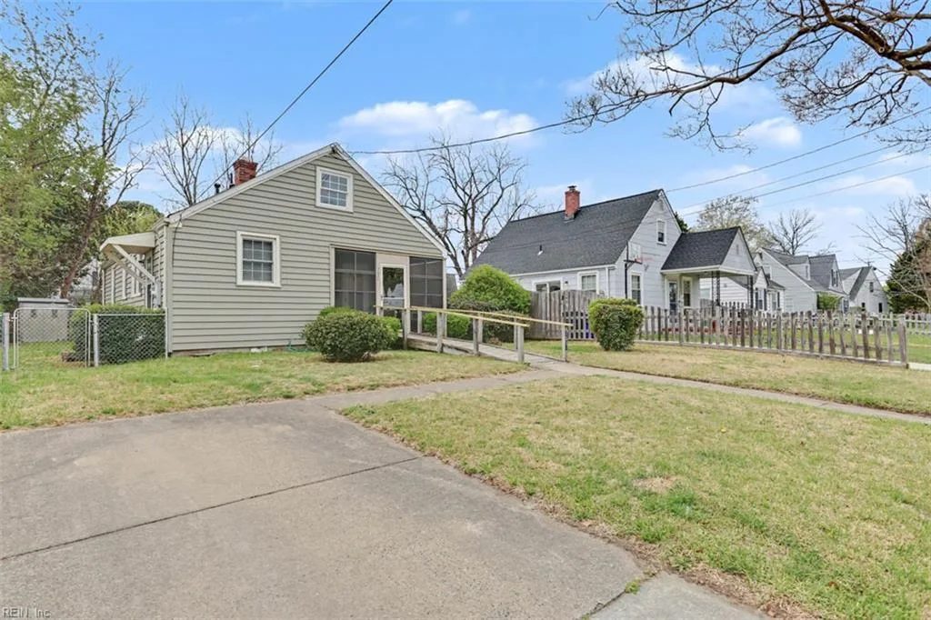 7531 Yorktown DR, NORFOLK VA 23505