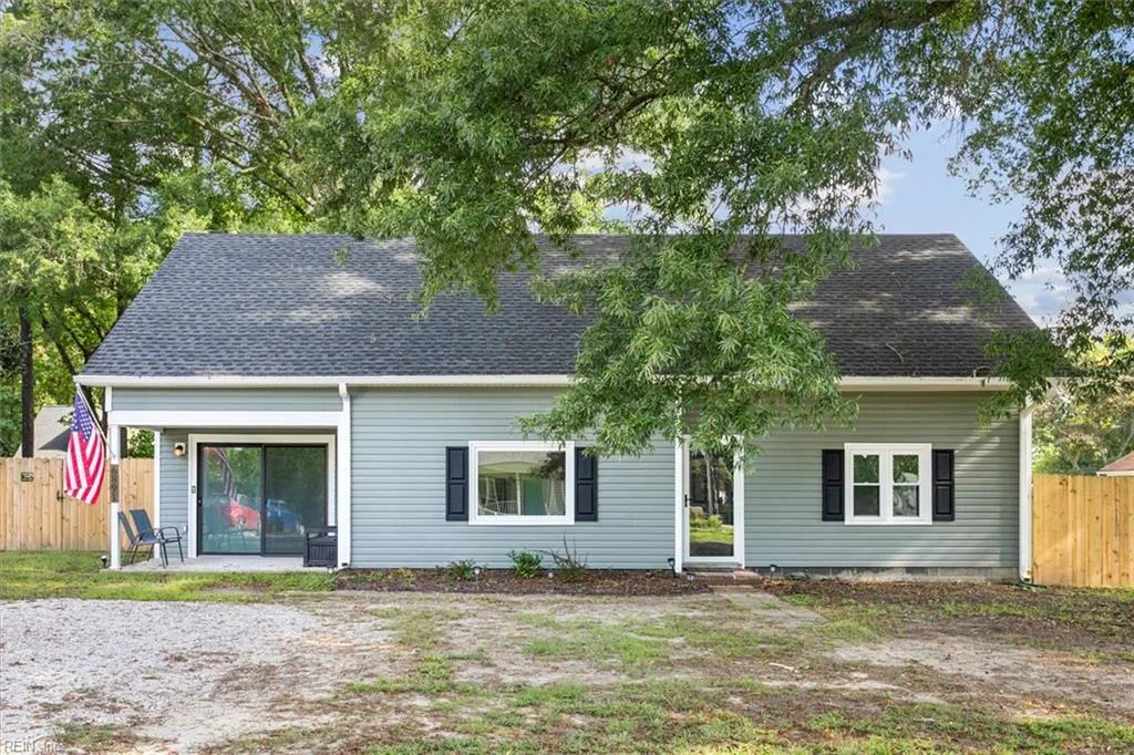 6891 Fairview St, Gloucester — photo