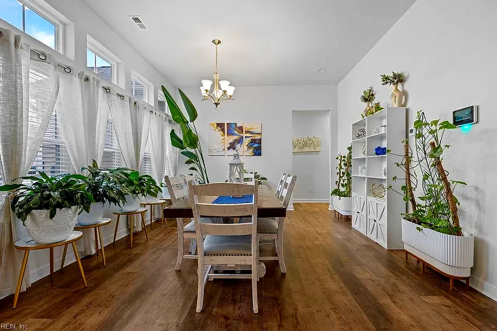 1011 Diamond Way #C, Suffolk — photo