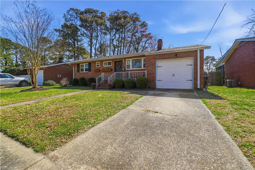 1607 Beaumont Ct, Norfolk — photo