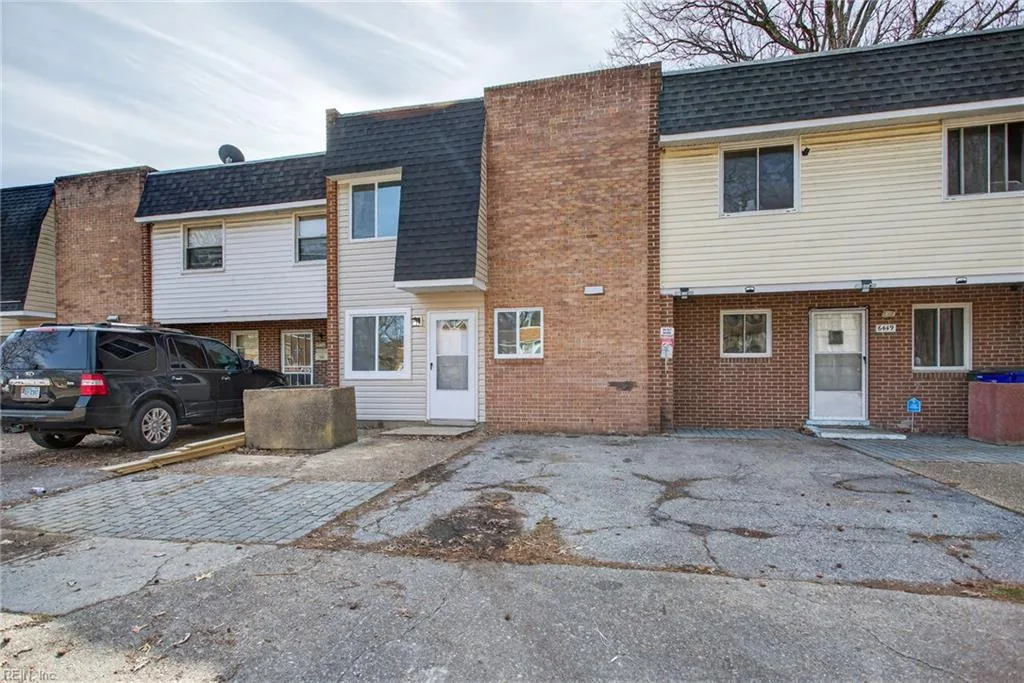 6447 Wellington St, Norfolk — photo