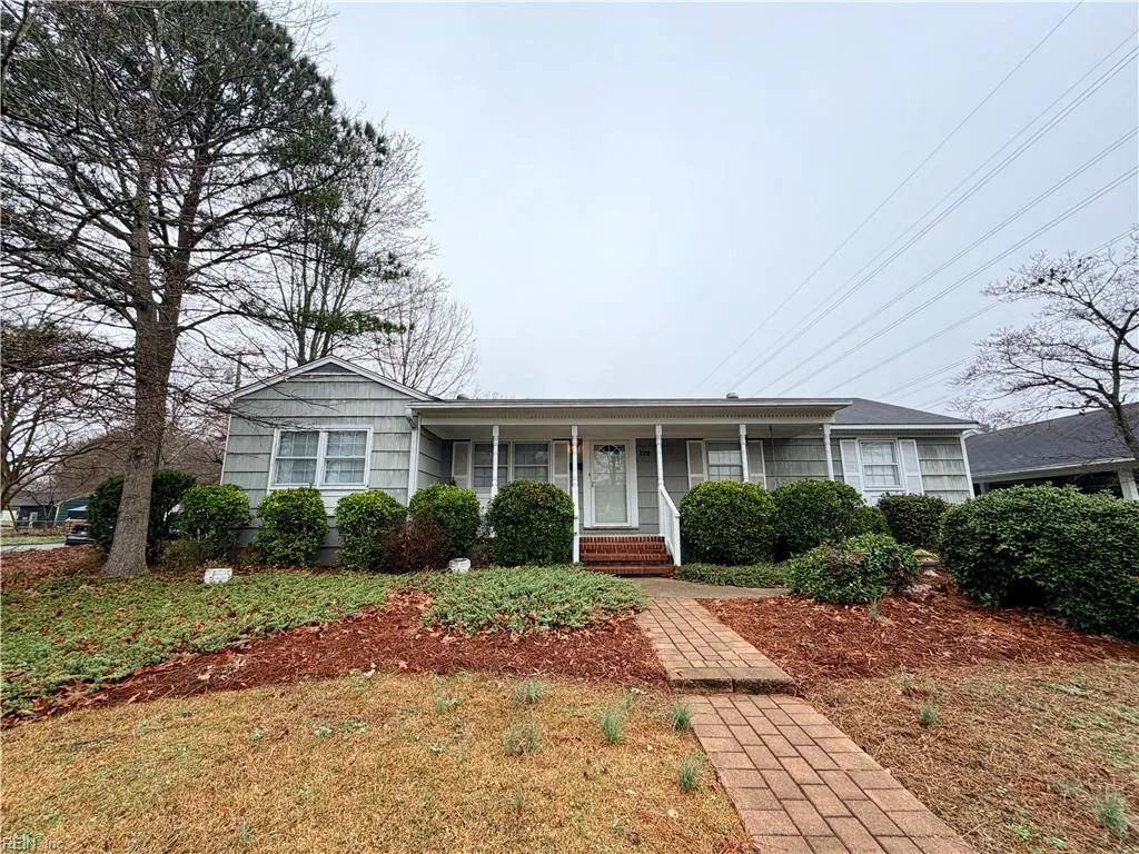 220 Robinson DR, NEWPORTNEWS VA 23601