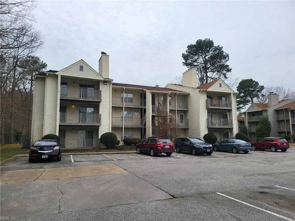 541 Pineland CIR #301, NEWPORTNEWS VA 23608