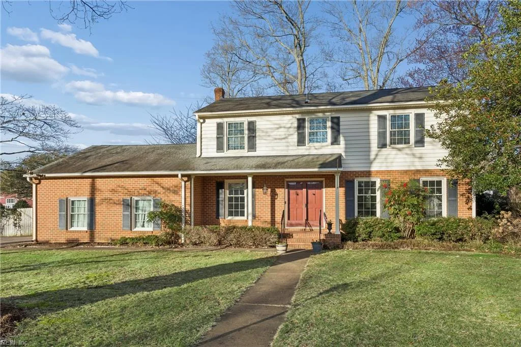 201 Harwood Dr, Yorktown — photo