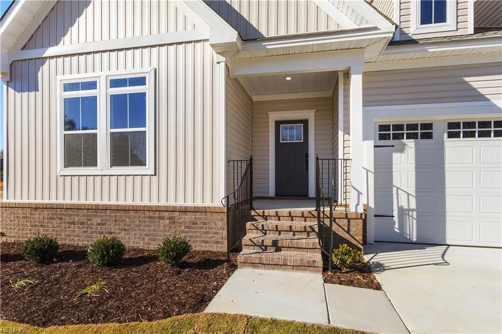 25 Mulligan Ln, Suffolk — photo