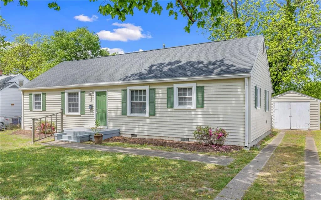 21 Langley AVE, NEWPORTNEWS VA 23601