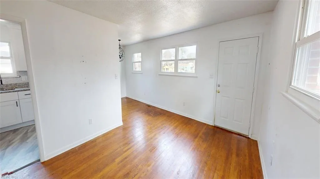 733 Fairland Ave, Hampton — photo