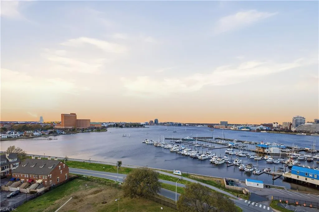 1 Crawford Pw #1207, Portsmouth — photo