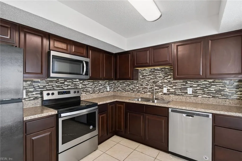 3832 Chancery Ln, Virginia Beach — photo