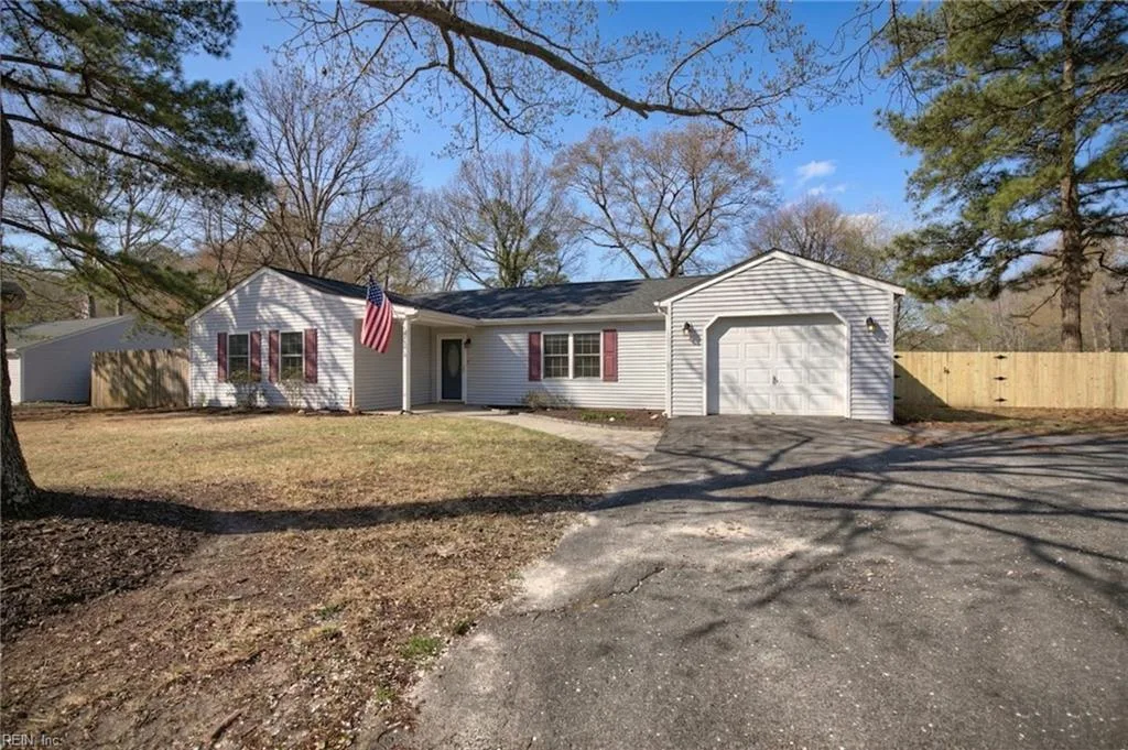 7170 Hopkins Cir, Gloucester — photo