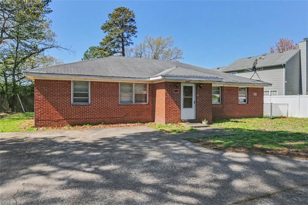1350 Strand St, Norfolk — photo