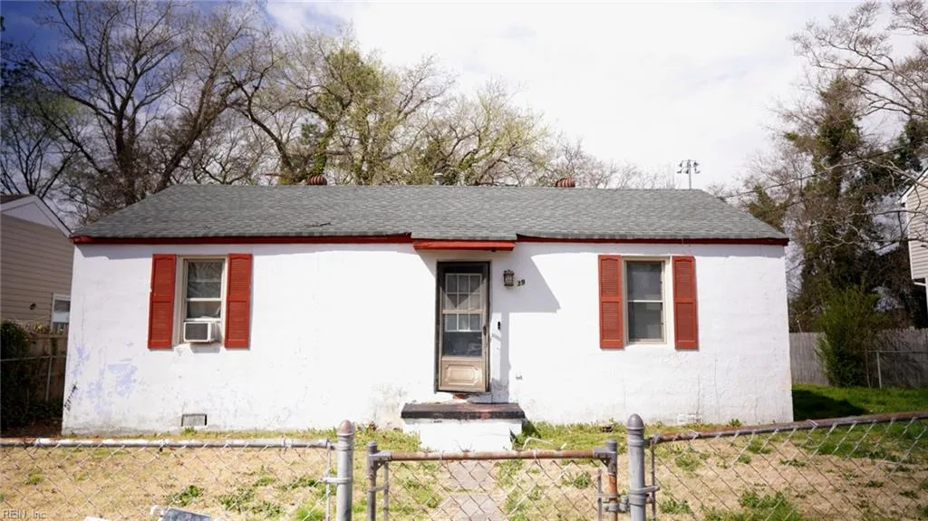 39 Pollux CIR W, PORTSMOUTH VA 23701