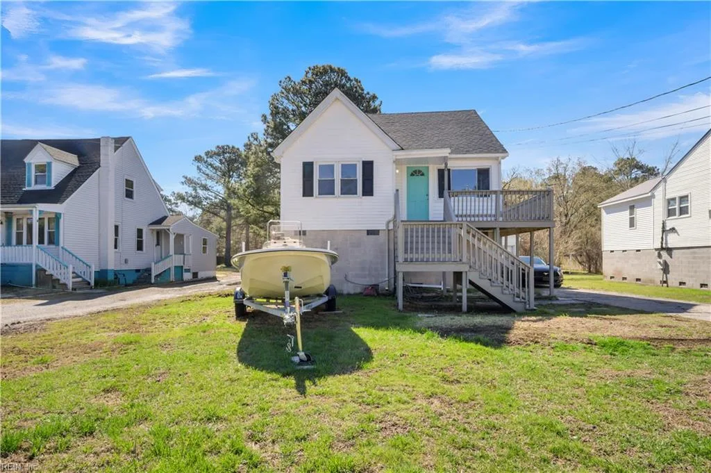 90 Ridge RD, POQUOSON VA 23662