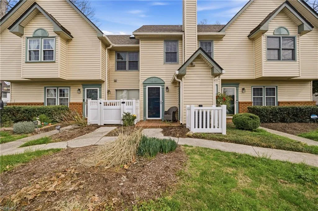 6 Tamarisk Quay #G, Hampton — photo