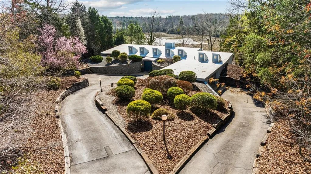 220 Southpoint DR, WILLIAMSBURG VA 23185