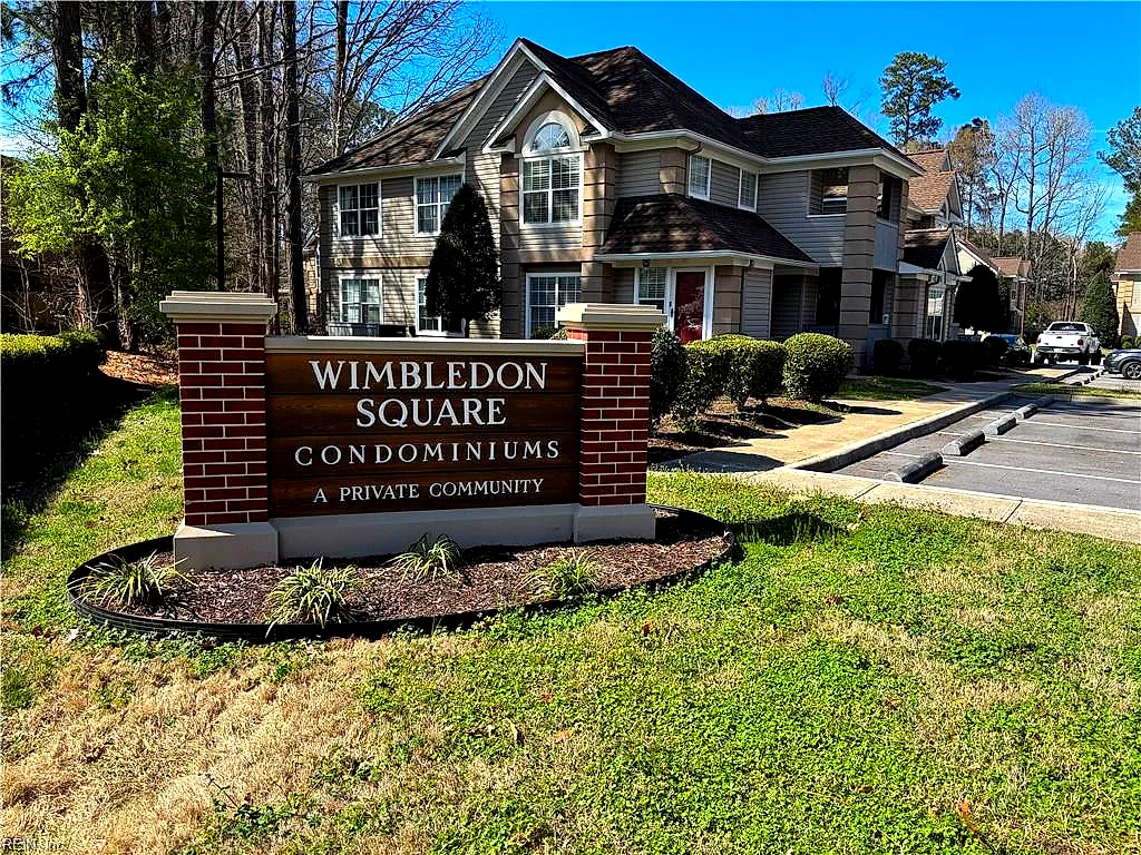 304 N Gainsborough Sq, Chesapeake — photo