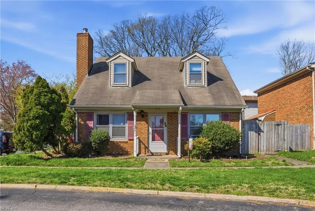 219 Loch Cir, Hampton — photo