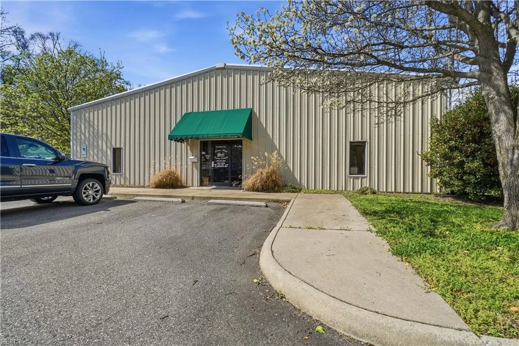 106 Industry DR, YORKTOWN VA 23693