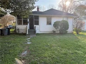203 Hollywood Ave, Hampton — photo