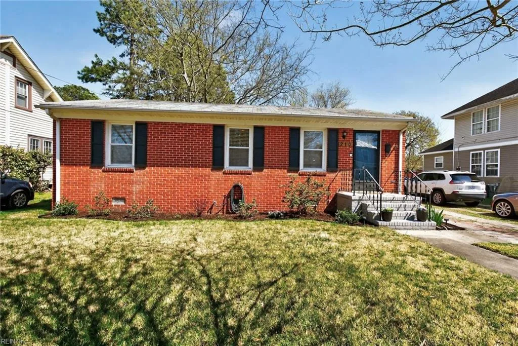 210 Katherine St, Suffolk — photo