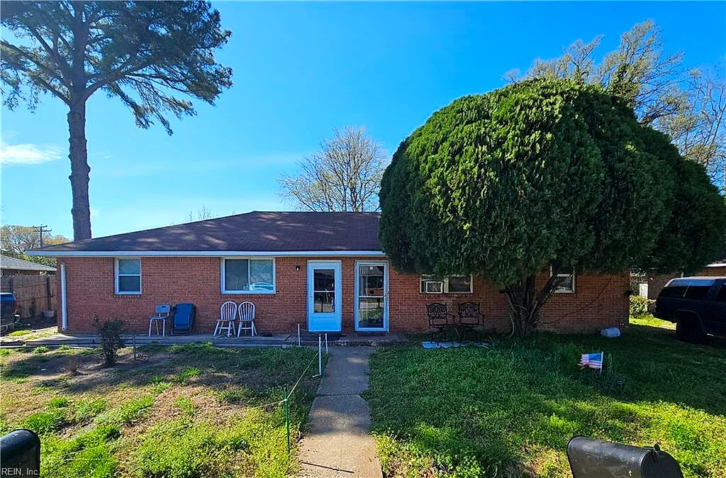 2017 Pond Ln, Chesapeake — photo