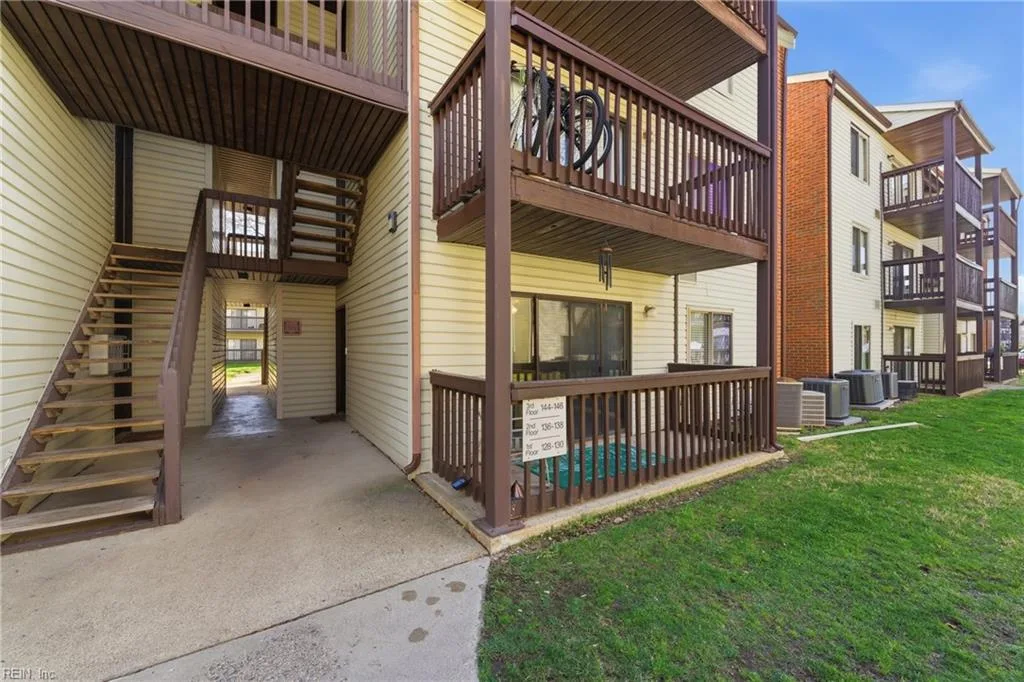 130 Wells Ct, Hampton — photo