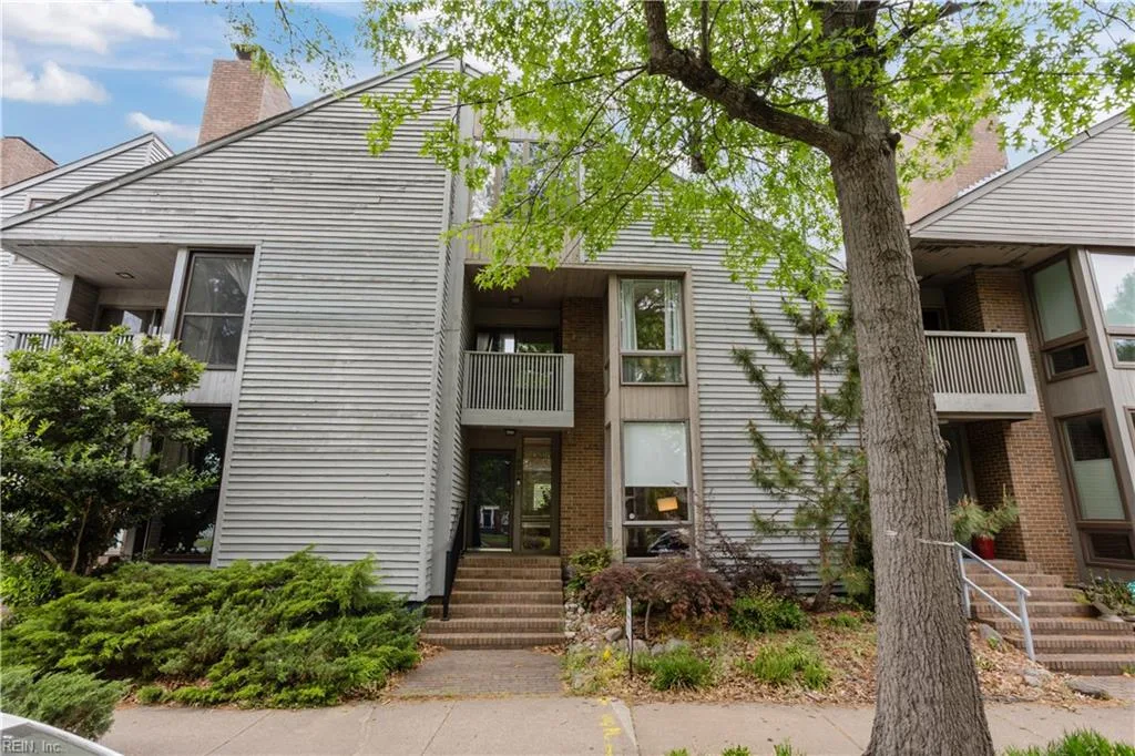 609 Botetourt GDNS, NORFOLK VA 23507
