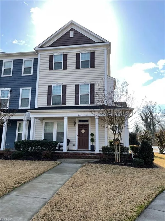 282 Paradise Dr, Portsmouth — photo