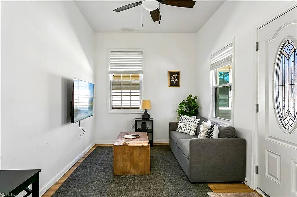 307 N First St, Hampton — photo