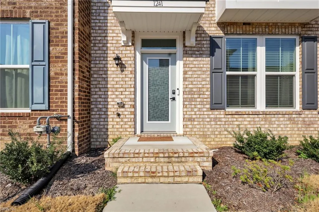 1241 Worden Way, Suffolk — photo