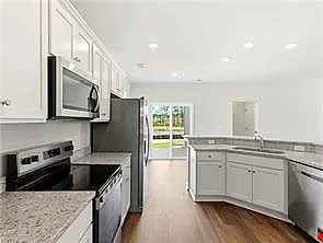 1008 Eastport Pl, Suffolk — photo