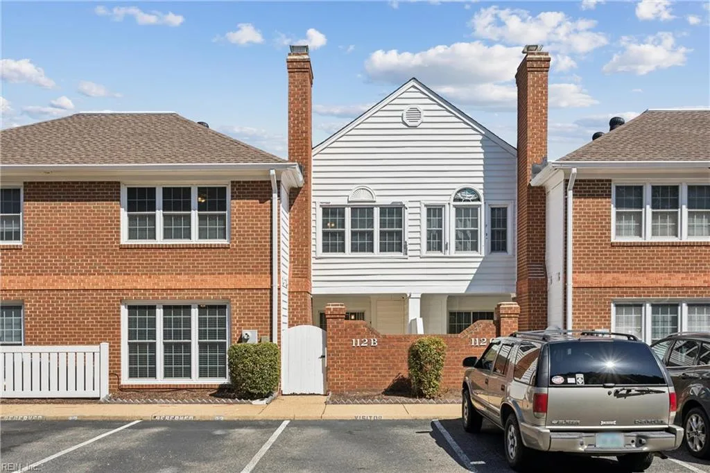 112 Chippenham Dr #B, Yorktown — photo