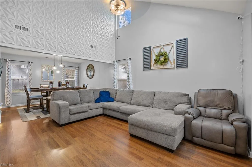 3 Travis Cir, Hampton — photo