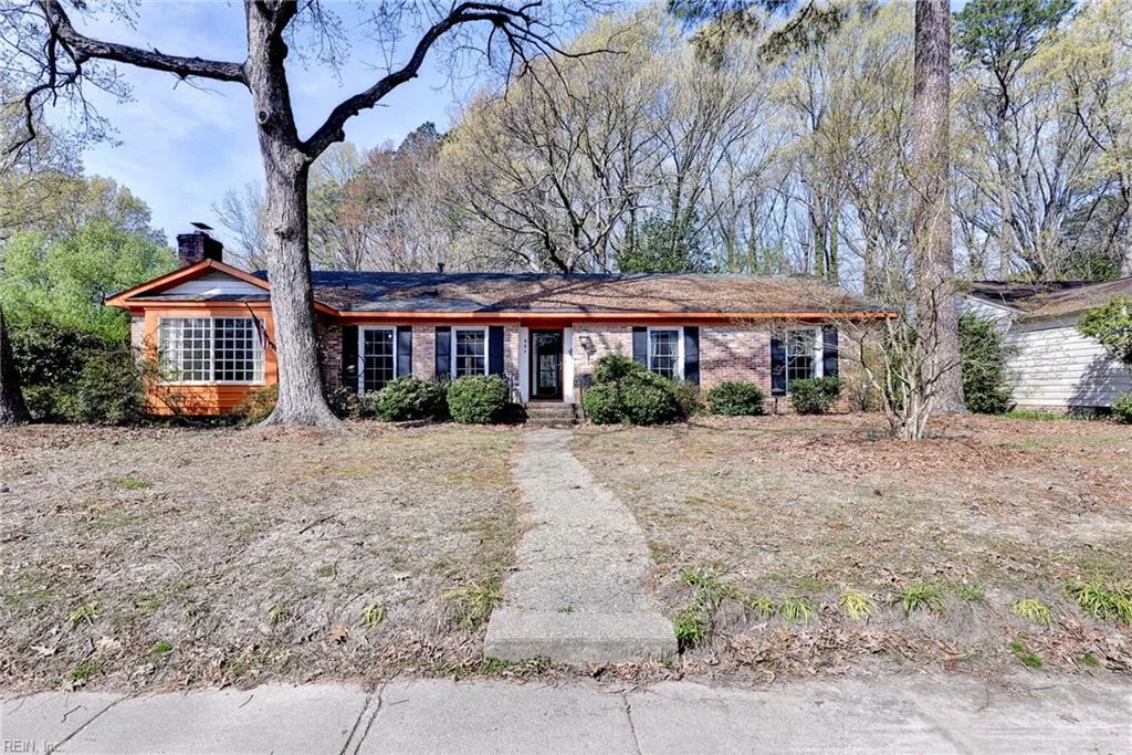 682 Village Green Pw, Newport News — photo