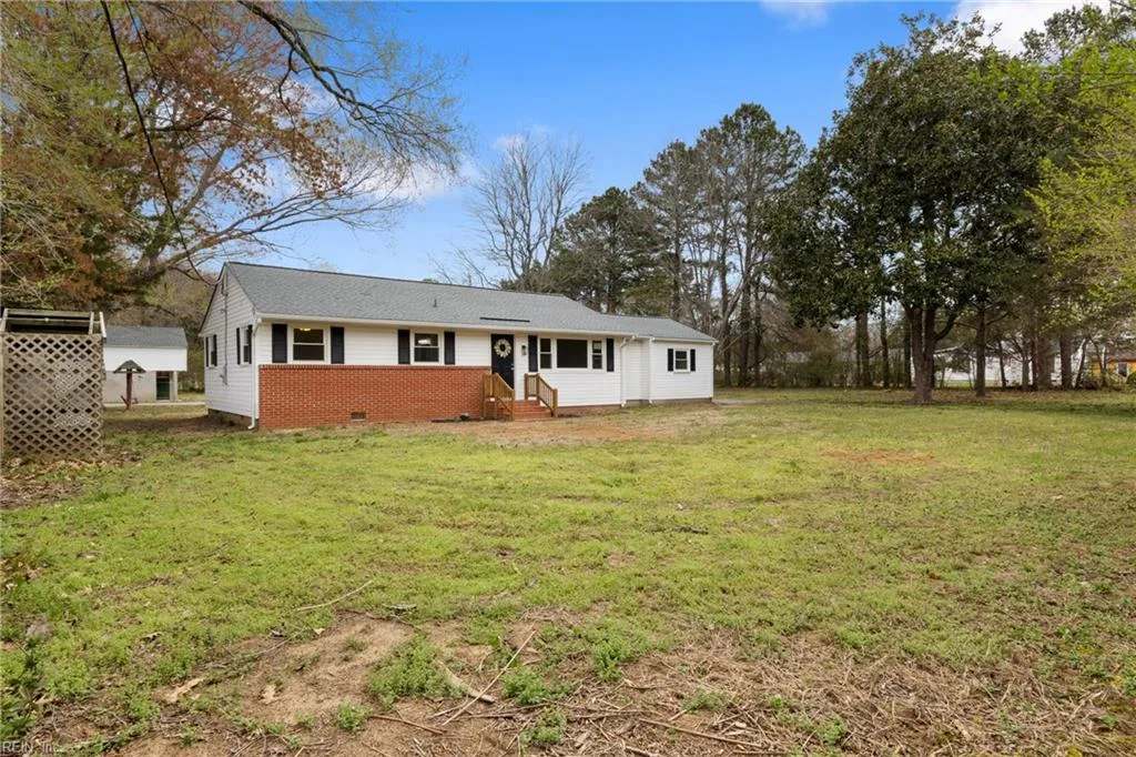 7013 Ashley ST, HAYES VA 23072