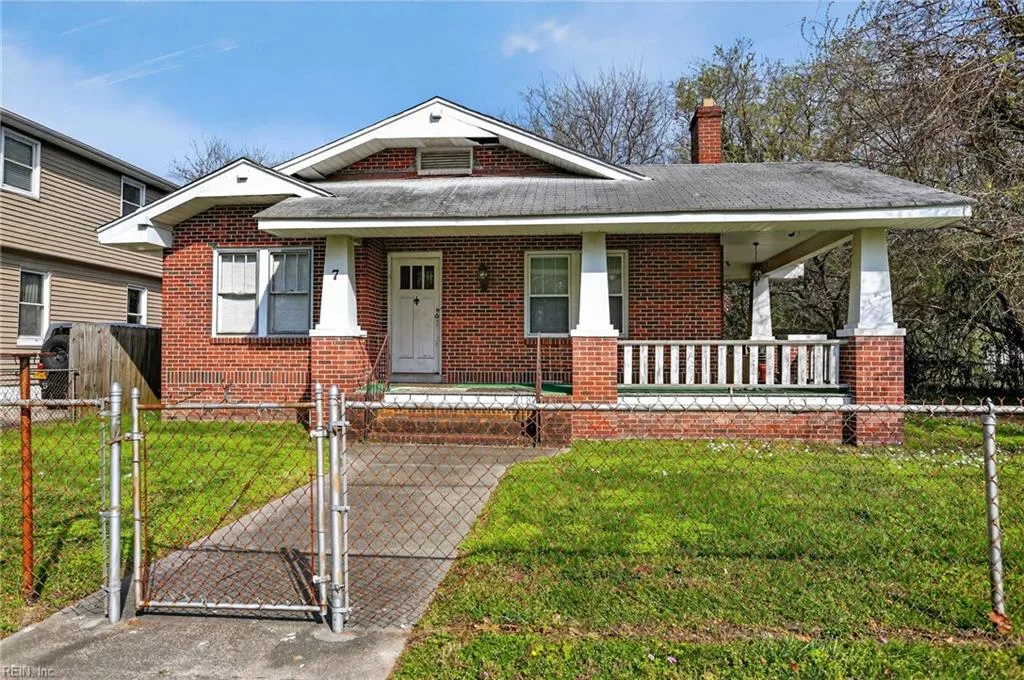 7 South Cypress ST, HAMPTON VA 23669