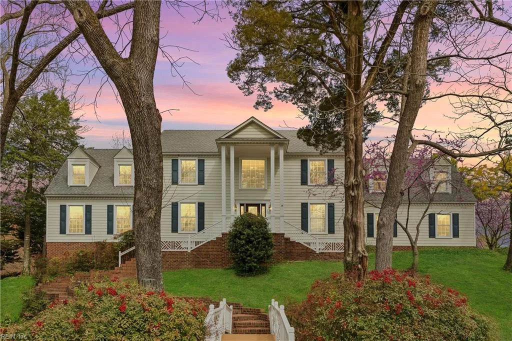 15 W Governor DR, NEWPORTNEWS VA 23602